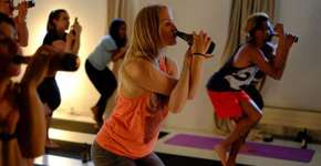 Beer Yoga: o exercício que você faz e bebe cerveja ao mesmo tempo