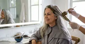 Nem café, nem canela: A tintura caseira que cobre permanentemente os cabelos brancos, oferecendo maciez e brilho