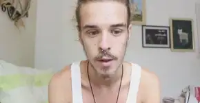 Jovem cria canal no YouTube para relatar como é viver com HIV