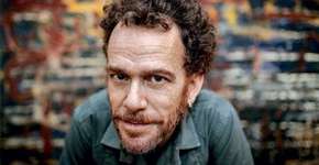 Fã questiona qual a cor do tênis de música e Nando Reis responde