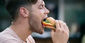 Mastigar devagar: o segredo para um metabolismo equilibrado