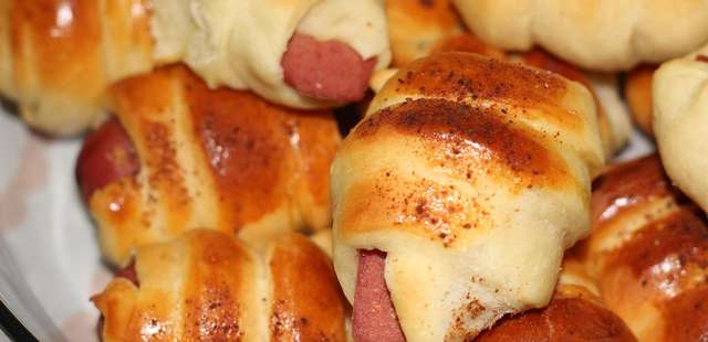 Enroladinho de salsicha bem fácil de fazer