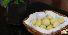 Gostoso e saudável: pãezinhos de mandioquinha (falso pão de queijo)