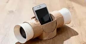 Esse truque com rolinho de papel faz som do seu celular parecer um megafone