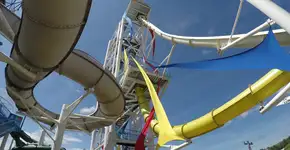 Conheça o tobogã de cápsula mais alto do mundo