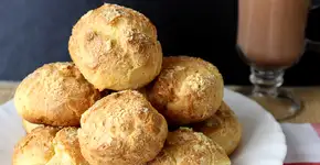 Broinha de fubá fácil para rechear com o que quiser