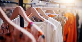 Osklen faz bazar de roupas e sapatos com até 70% OFF no Rio