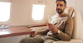 Descobertos os perigos de beber álcool durante o voo