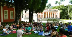 Rolé zen: todo sábado tem aula de meditação 0800 no Rio