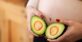 Estudo associa consumo de abacate na gravidez a menos alergias no bebê