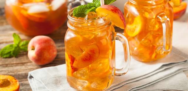 Chá gelado de pêssego: refrescante, natural e delicioso