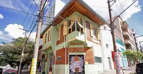 Livro conta história da Casa 1, que acolhe pessoas LGBT