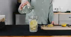 Comece o dia hidratado e cheio de disposição tomando essa bebida