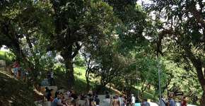 Vizinhança se une para dar vida nova a praça e construir anfiteatro