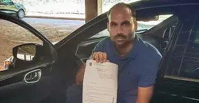 Eduardo Bolsonaro comete erro grotesco de inglês ao falar de coronavírus