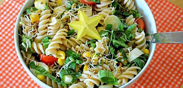 Salada de macarrão fácil e deliciosa