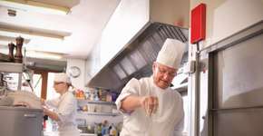 Pizza Hut tem oportunidades de emprego para a terceira idade em SP