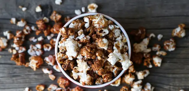 Faça uma pipoca de Ovomaltine irresistível para matar o desejo por doce