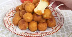 Bolinha de queijo fácil para matar as saudades das festinhas