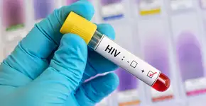 Os trágicos acontecimentos das transfusões e as infecções pelo HIV poderiam ter sido evitados. São um alerta, um sinal vermelho sobre o que está acontecendo para que a sociedade brasileira reaja a essas tentativas de alterar o controle de sangue no Brasil