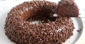 Brigadeirão fácil pronto em 8 minutos; veja a receita