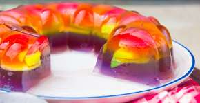 Esta gelatina colorida vai te refrescar neste calorão!