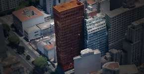 Prédio pega fogo e desaba deixando vítimas no Centro de SP