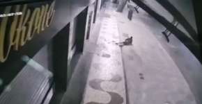 Após furtar TV, ladrão cai de prédio e é atingido por aparelho