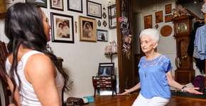 Idosa muda de vida depois de começar a praticar yoga