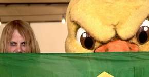 Canarinho Pistola e torcedor misterioso: O ENCONTRO DO SÉCULO