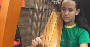 Você já viu aula de harpa em projeto social? No Rio, tem