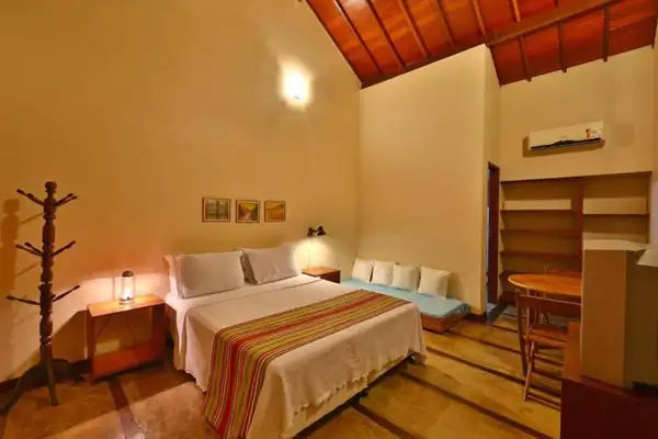 Um dos quartos dos Bangalôs do Gameleiro