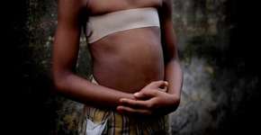 Meninas na África ‘achatam os seios’ para evitar abuso sexual