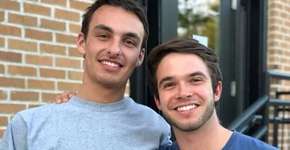 Motorista de App expulsa casal gay de carro após eles se beijarem