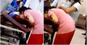 Covid-19: Na Índia, mulher tenta manter mãe viva com respiração boca a boca