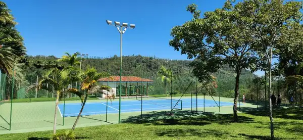 Quadra de tênis do hotel