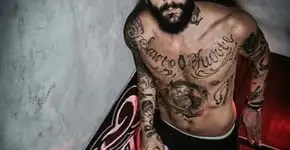 ‘2021 e as pessoas chocadas com um beijo grego’, diz Wagner Santiago