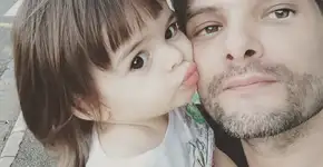 Pai resolve ir para a Finlândia ao descobrir que teria uma menina