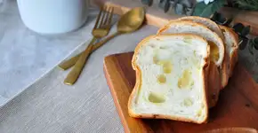 Prepare uma deliciosa torrada de pão de queijo com 4 ingredientes