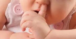 Dedo no nariz: entenda os porquês desse ato tão reprimido