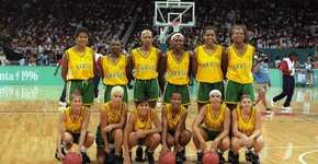 Ex-pivô do basquete feminino leiloa medalha de prata olímpica por R$ 35 mil