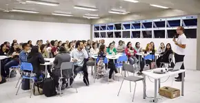 Escola abre 100 vagas para professores de todas as disciplinas