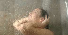 Chuveiro econômico inteligente usa 10 l de água em banho infinito