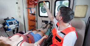 Mulher com covid-19 é estuprada por paramédico a caminho do hospital