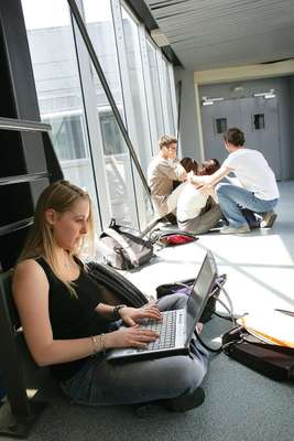 Oportunidades de estudos na França. Divulgação Campus France Brasil 