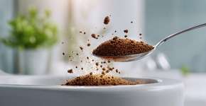 Uma colher é suficiente: É por isso que muitas pessoas jogam pó de café no vaso sanitário