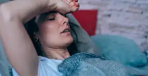 Esta atitude ao dormir pode favorecer proliferação de fungos