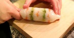 Dupla de japoneses lança livro de receitas com preservativos