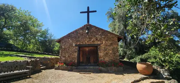 A cervejaria fica dentro do Santuário El Ajial