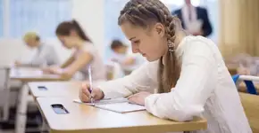 Santander oferece 20 mil bolsas em curso preparatório para Enem 2025